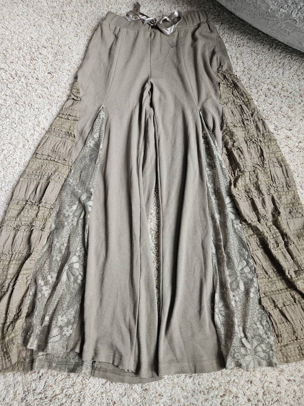 POL Wide-Leg Mixed-Media Pants in Taupe